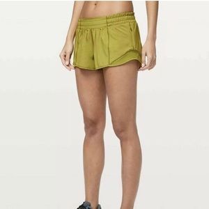 Lululemon hotty hot 2.5 inch inseam shorts size 10